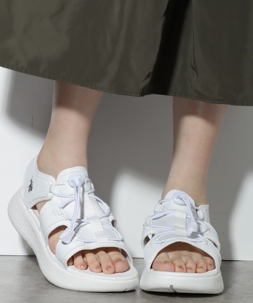 U.S. POLO ASSN.（ユーエスポロアッスン）の「【U.S. POLO ASSN./ユーエスポロアッスン】軽量 ワンポイント スポーツサンダル（サンダル・レディース・ホワイト/ブラック/ベージュ・22.0cm/23.0cm/24.0cm/23.5cm/24.5cm/25.0cm）」の2枚目の写真
