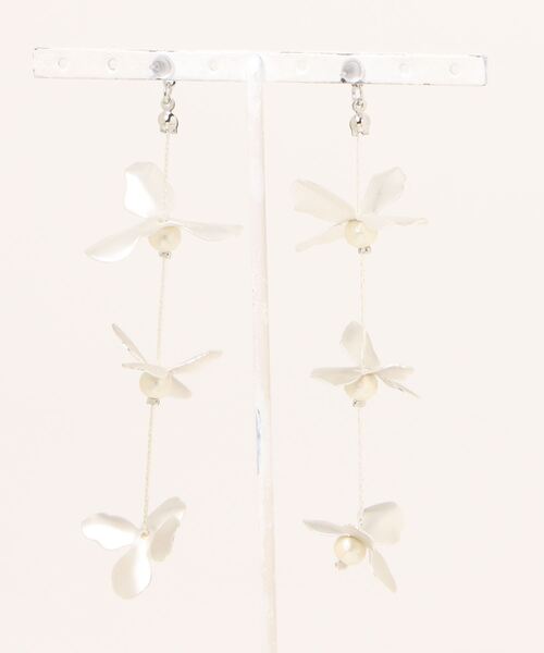 tone(トーン)の「【S.coeuf】【S.coeuf】金属アレルギー対応ピアス 揺れる変形花びら×チェーン(MA)(ピアス(両耳用)・レディース・シルバー/ゴールド・FREE)」の3枚目の写真
