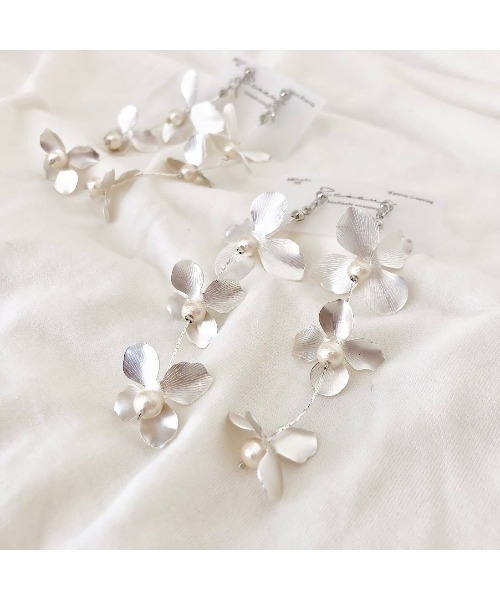 tone(トーン)の「【S.coeuf】【S.coeuf】金属アレルギー対応ピアス 揺れる変形花びら×チェーン(MA)(ピアス(両耳用)・レディース・シルバー/ゴールド・FREE)」の2枚目の写真