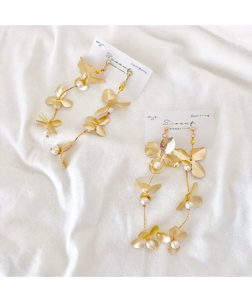 tone(トーン)の「【S.coeuf】【S.coeuf】金属アレルギー対応ピアス 揺れる変形花びら×チェーン(MA)(ピアス(両耳用)・レディース・シルバー/ゴールド・FREE)」の4枚目の写真