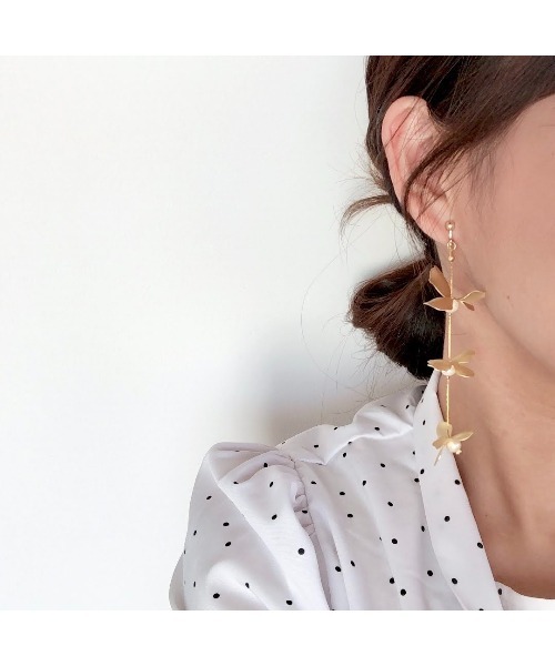 tone(トーン)の「【S.coeuf】【S.coeuf】金属アレルギー対応ピアス 揺れる変形花びら×チェーン(MA)(ピアス(両耳用)・レディース・シルバー/ゴールド・FREE)」の6枚目の写真