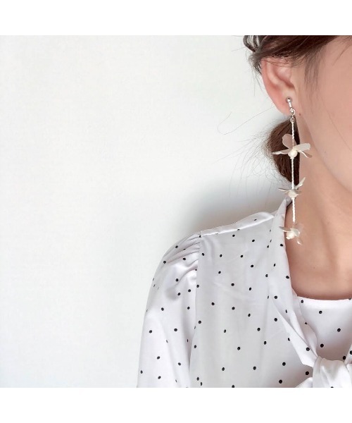 tone(トーン)の「【S.coeuf】【S.coeuf】金属アレルギー対応ピアス 揺れる変形花びら×チェーン(MA)(ピアス(両耳用)・レディース・シルバー/ゴールド・FREE)」の10枚目の写真