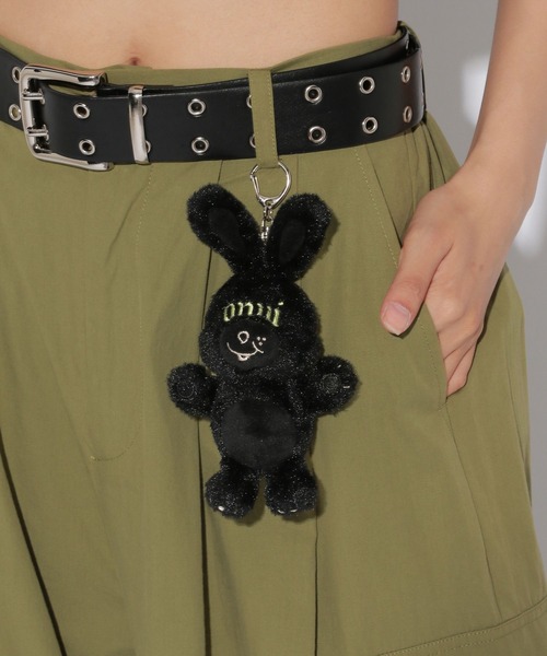 Anui(アニュイ)の「【Anui】ヤンキーラビットチャーム(キーホルダー・レディース・オフホワイト/ブラック/ライム・FREE)」の6枚目の写真