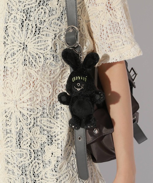 Anui(アニュイ)の「【Anui】ヤンキーラビットチャーム(キーホルダー・レディース・オフホワイト/ブラック/ライム・FREE)」の7枚目の写真