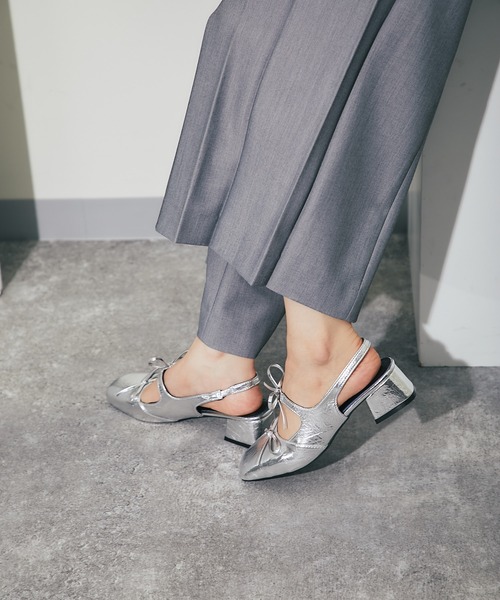 ANOTHER S（アナザーエス）の「メタリックバレエコアリボンサンダル（サンダル・レディース・ブラック/シルバー・37/38/39）」の5枚目の写真
