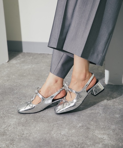 ANOTHER S（アナザーエス）の「メタリックバレエコアリボンサンダル（サンダル・レディース・ブラック/シルバー・37/38/39）」の4枚目の写真