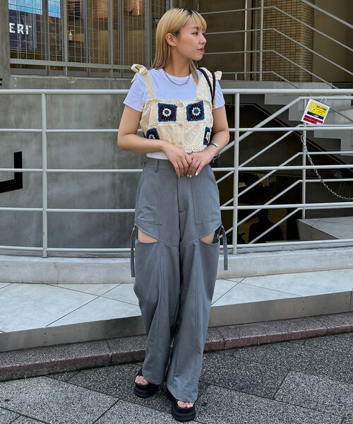 CIAOPANIC(チャオパニック)の「【WEB限定】サイドカットアウトスラックスパンツ(その他パンツ・レディース・グレー・SMALL/MEDIUM)」の6枚目の写真