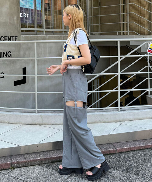 CIAOPANIC(チャオパニック)の「【WEB限定】サイドカットアウトスラックスパンツ(その他パンツ・レディース・グレー・SMALL/MEDIUM)」の5枚目の写真