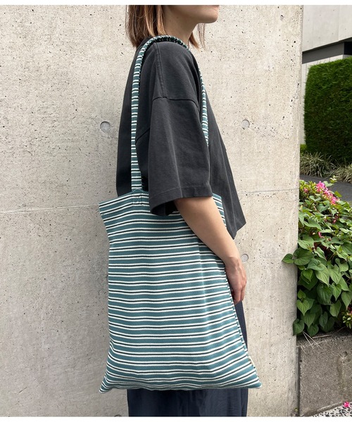 anap mimpi(アナップミンピ)の「ワッフル ボーダー トートバッグ(トートバッグ・レディース・ブラウン/ブルーグリーン・FREE)」の4枚目の写真