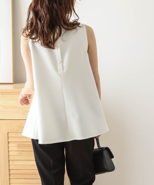 AMELY(エミリー)の「フラワーモチーフAライントップス(Tシャツ/カットソー・レディース・ブラック/ホワイト・L/M)」の6枚目の写真