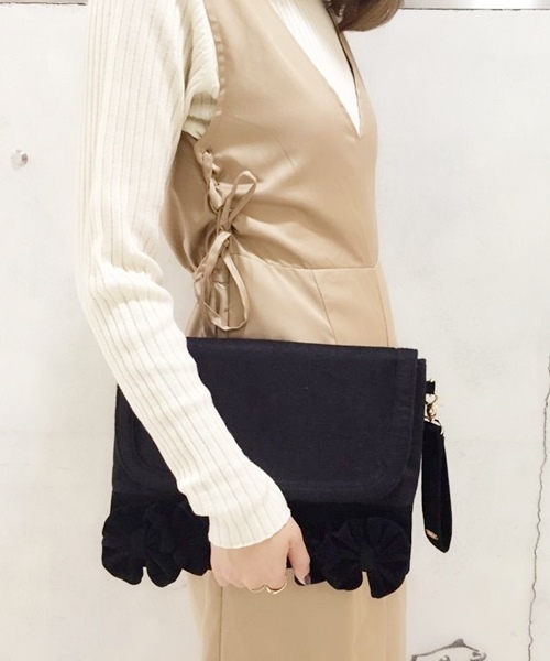 Chico（チコ）の「【who's who Chico】ウールリボンクラッチバック（クラッチバッグ・レディース・ブラック/グレー/ベージュ・FREE）」の2枚目の写真