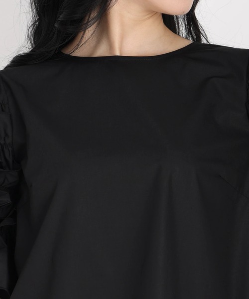 UNIVERVAL MUSE（ユニバーバル ミューズ）の「フリルスリーブブラウス　シャツ・ブラウス（シャツ/ブラウス・レディース・ブラック/オフホワイト・2）」の7枚目の写真