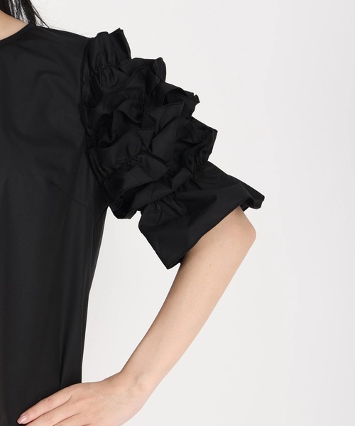 UNIVERVAL MUSE（ユニバーバル ミューズ）の「フリルスリーブブラウス　シャツ・ブラウス（シャツ/ブラウス・レディース・ブラック/オフホワイト・2）」の9枚目の写真