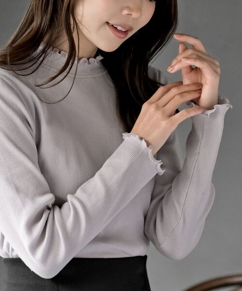 rps（アールピーエス）の「襟シャーリングメローカットソー（Tシャツ/カットソー・レディース・モカ/ブラック/その他/オフホワイト/グレー/グレイッシュベージュ・フリー）」の5枚目の写真