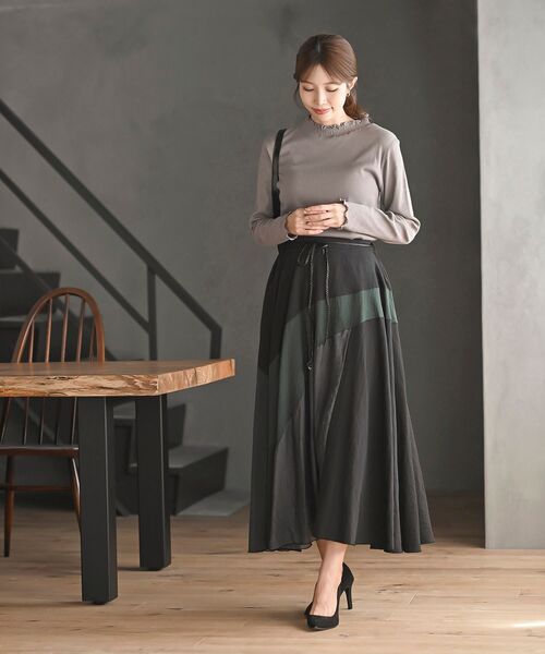 rps（アールピーエス）の「襟シャーリングメローカットソー（Tシャツ/カットソー・レディース・モカ/ブラック/その他/オフホワイト/グレー・フリー）」の6枚目の写真