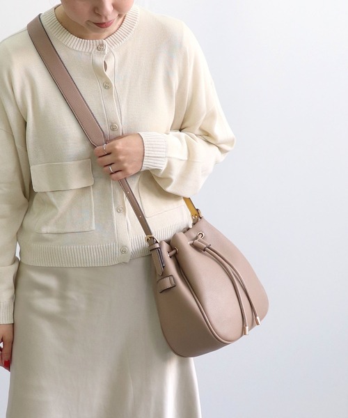 MIAN (ミアン)の「ラウンド巾着ショルダーバッグ(ショルダーバッグ・レディース・ブラック/アイボリー/モカ/サックスブルー・FREE)」の9枚目の写真