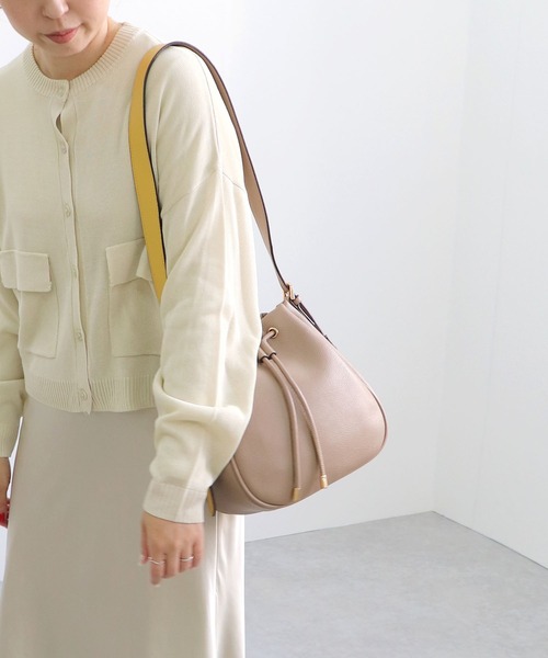MIAN (ミアン)の「ラウンド巾着ショルダーバッグ(ショルダーバッグ・レディース・ブラック/アイボリー/モカ/サックスブルー・FREE)」の10枚目の写真