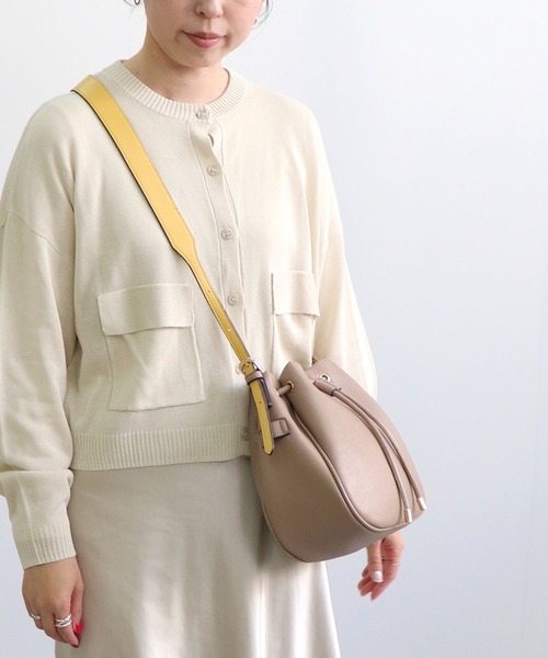MIAN (ミアン)の「ラウンド巾着ショルダーバッグ(ショルダーバッグ・レディース・ブラック/アイボリー/モカ/サックスブルー・FREE)」の11枚目の写真