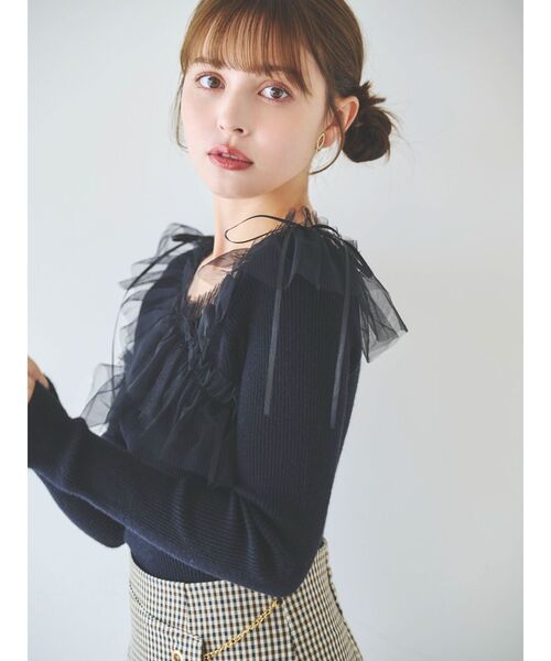 dazzlin(ダズリン)の「リボンチュールオフショルニットトップス(ニット/セーター・レディース・ブラック/グレー/オフホワイト/ピンク・FREE)」の6枚目の写真