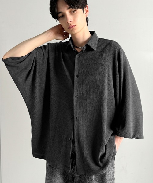 Classical Origin(クラシカルオリジン)の「【Classical Origin】「抜け感纏う。」リンクル加工ドレープドルマンシャツ/Wrinklefinish Dolman Sleeve Shirt(シャツ/ブラウス・メンズ・アイボリー/チャコール・ONE SIZE)」の2枚目の写真