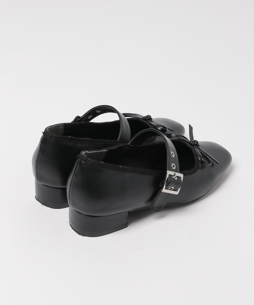 FOREVER 21(フォーエバー トゥエンティーワン)の「【2025SS】フラットベルトパンプス(パンプス・レディース・ブラック/ライトブルー・MEDIUM/LARGE)」の5枚目の写真