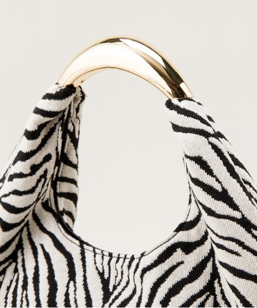 LE VERNIS（ル・ベルニ）の「LE VERNIS(ル・ベルニ)Sculpture bag S（ハンドバッグ・レディース・ホワイト/ブラック/ゼブラ・FREE）」の10枚目の写真