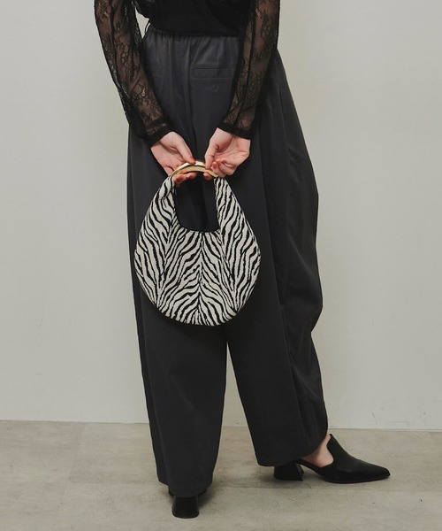 LE VERNIS（ル・ベルニ）の「LE VERNIS(ル・ベルニ)Sculpture bag S（ハンドバッグ・レディース・ホワイト/ブラック/ゼブラ・FREE）」の4枚目の写真