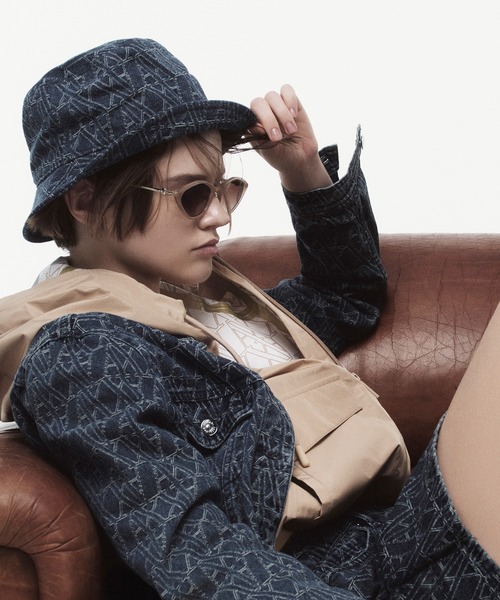 ARMANI EXCHANGE(アルマーニエクスチェンジ)の「【A|X アルマーニ エクスチェンジ】オールオーバーロゴ デニムバケットハット(ハット・レディース・その他・M/L/XS/S)」の4枚目の写真