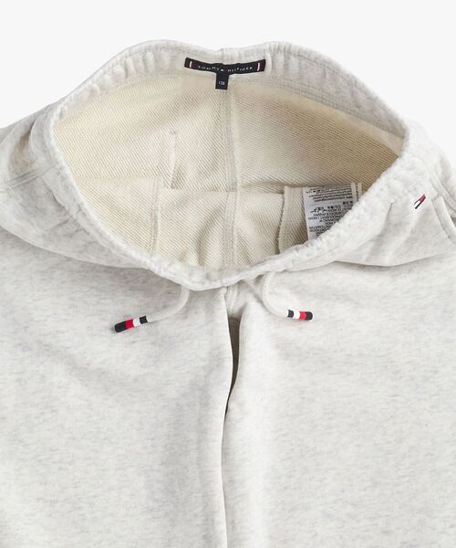 TOMMY HILFIGER（トミーヒルフィガー）の「ヒルフィガーフラッグリラックススウェットパンツ（スウェットパンツ・キッズ・ライトグレー・160cm/150cm/140cm/130cm）」の4枚目の写真
