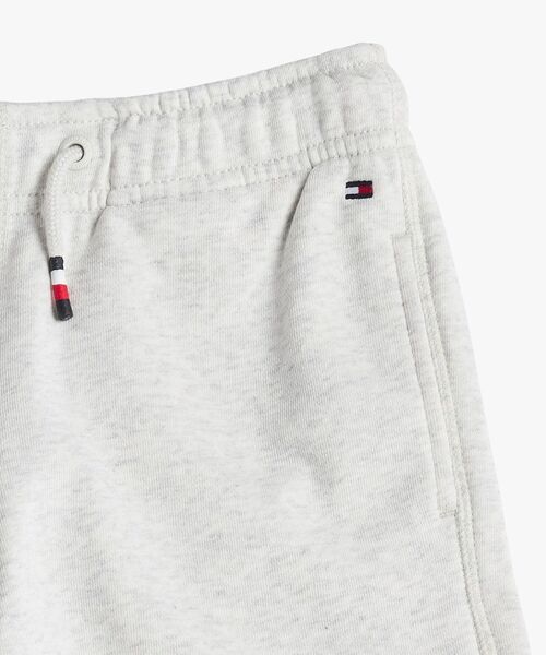 TOMMY HILFIGER（トミーヒルフィガー）の「ヒルフィガーフラッグリラックススウェットパンツ（スウェットパンツ・キッズ・ライトグレー・160cm/150cm/140cm/130cm）」の5枚目の写真