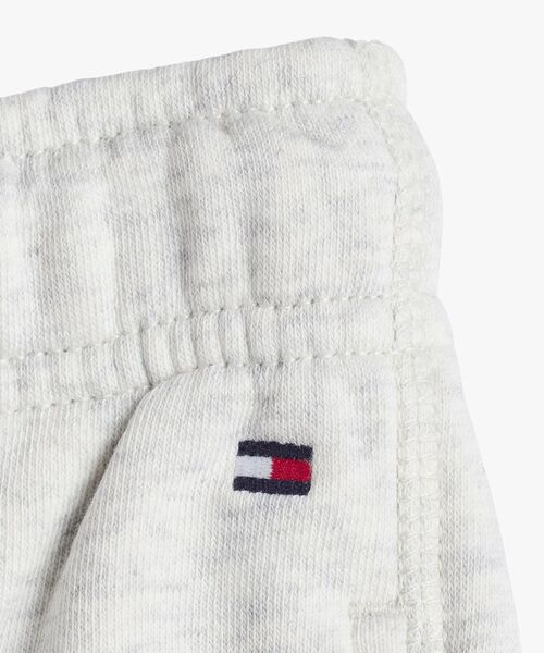 TOMMY HILFIGER（トミーヒルフィガー）の「ヒルフィガーフラッグリラックススウェットパンツ（スウェットパンツ・キッズ・ライトグレー・160cm/150cm/140cm/130cm）」の6枚目の写真