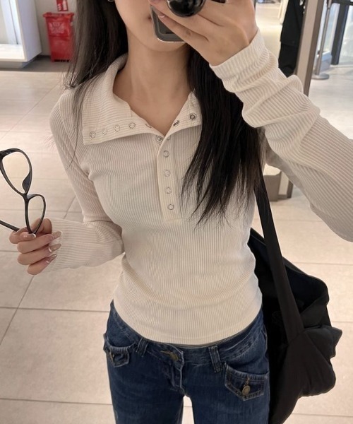 lilful(リルフル)の「カットリブ 襟ヘンリーネック シンプルロンT(Tシャツ/カットソー・レディース・チャコール/アイボリー・M/L)」の2枚目の写真