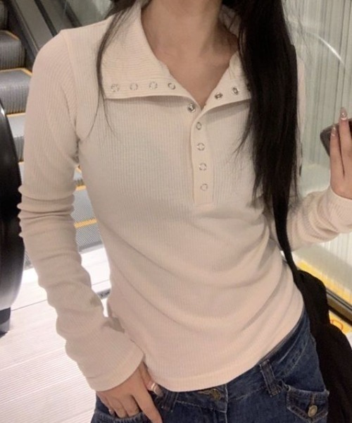 lilful(リルフル)の「カットリブ 襟ヘンリーネック シンプルロンT(Tシャツ/カットソー・レディース・チャコール/アイボリー・M/L)」の4枚目の写真