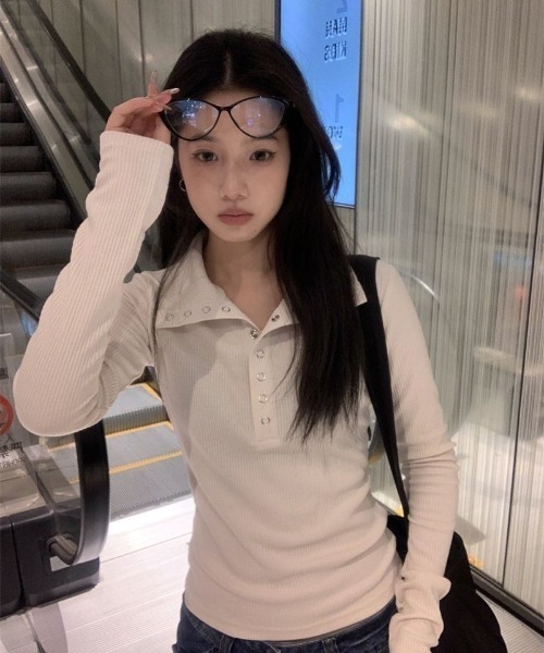 lilful(リルフル)の「カットリブ 襟ヘンリーネック シンプルロンT(Tシャツ/カットソー・レディース・チャコール/アイボリー・M/L)」の9枚目の写真