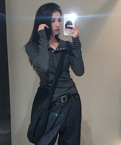 lilful(リルフル)の「カットリブ 襟ヘンリーネック シンプルロンT(Tシャツ/カットソー・レディース・チャコール/アイボリー・M/L)」の22枚目の写真