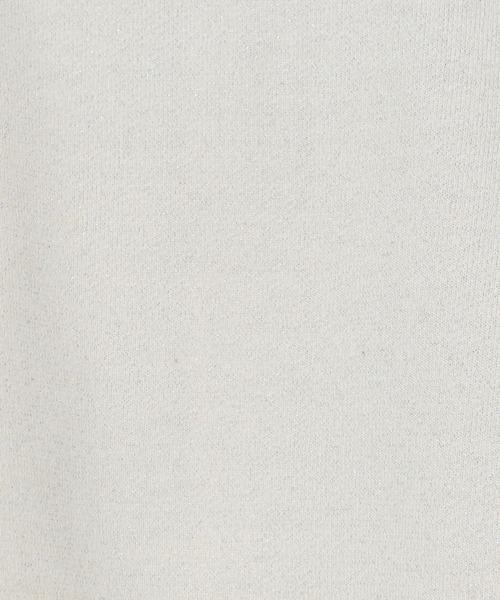 Elura(エルーラ)の「ラメ裏毛ショートプルオーバー/287523(スウェット・レディース・オフホワイト/ライトグレー・FREE)」の5枚目の写真