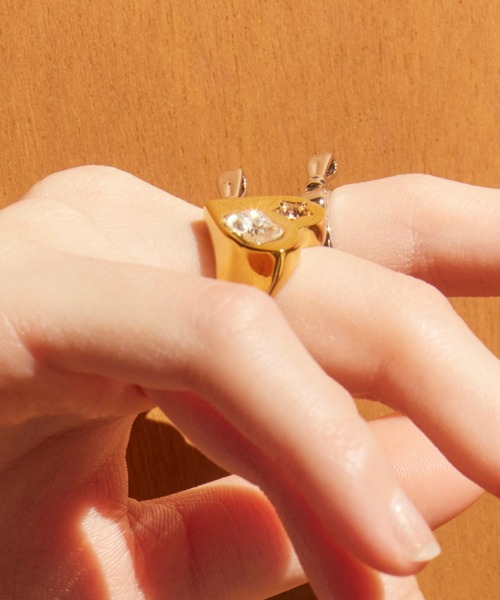 Casselini(キャセリーニ)の「Casselini(キャセリーニ)ハートビジューリング(リング・レディース・シルバー/ゴールド・13号)」の6枚目の写真