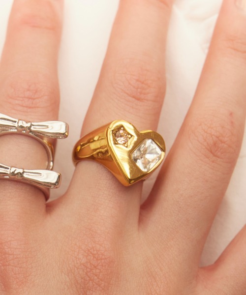 Casselini(キャセリーニ)の「Casselini(キャセリーニ)ハートビジューリング(リング・レディース・シルバー/ゴールド・13号)」の11枚目の写真