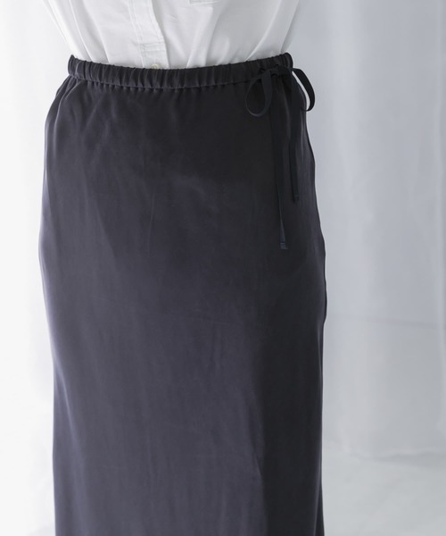 URBAN RESEARCH ROSSO WOMEN(アーバンリサーチ ロッソ)の「キュプラバイヤススカート(スカート・レディース・ベージュ/ネイビー・36/38)」の21枚目の写真