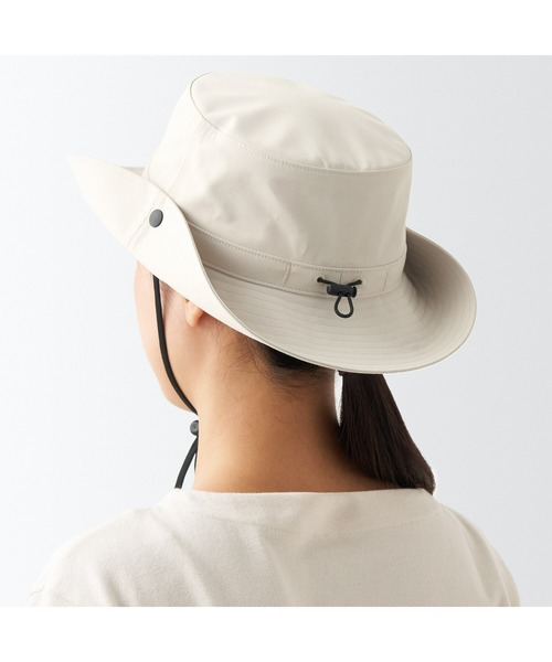 無印良品(ムジルシリョウヒン)の「UVカット 透湿撥水 防水テープ使い サファリハット(ハット・レディース・ダークグリーン/ライトピンク/アイボリー/ブラック/ベージュ/ブルー系・56.5-59cm)」の15枚目の写真