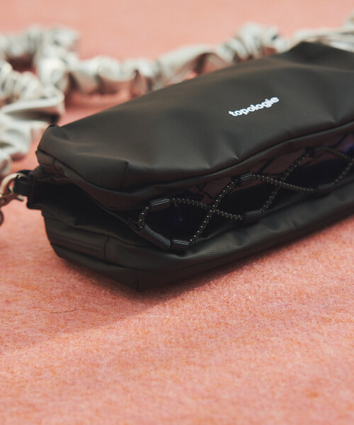 Topologie(トポロジー)の「Topologie/トポロジー Bottle Sacoche ボトルサコッシュ【バッグ単体】(スマホグッズ・レディース・ブラック/オリーブ・ONE SIZE)」の10枚目の写真