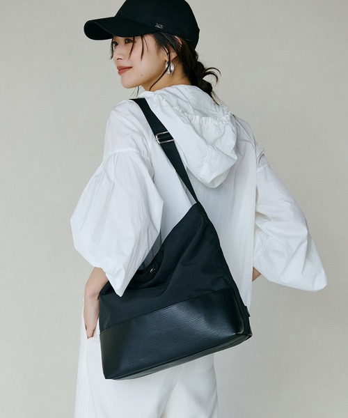 Breath TOPKAPI(ブレストプカピ)の「【Breath TOPKAPI】RIPPLE リプル リンクル ナイロン A4 ショルダーバッグ(ショルダーバッグ・レディース・グレイッシュベージュ/ブラック・FREE)」の12枚目の写真