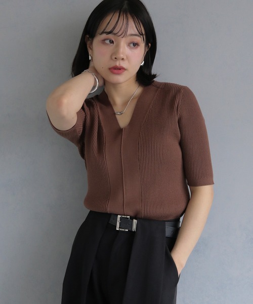 cheriella(シェリエラ)の「【cheriella】 ベーシックサマーニット1(Tシャツ/カットソー・レディース・チャコールグレー/アイボリー/ブラック/ブルーグリーン/ブラウン・M)」の1枚目の写真