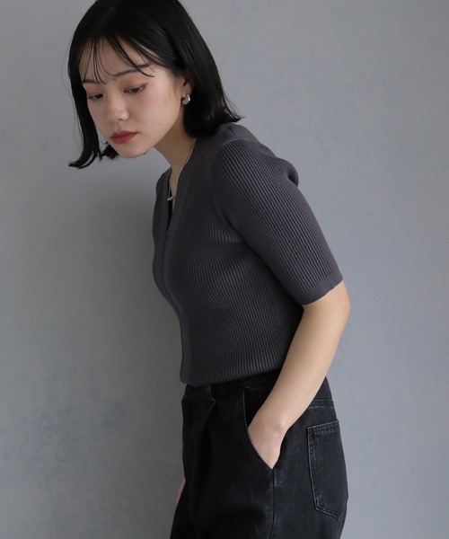 cheriella(シェリエラ)の「【cheriella】 ベーシックサマーニット1(Tシャツ/カットソー・レディース・チャコールグレー/アイボリー/ブラック/ブルーグリーン/ブラウン・M)」の4枚目の写真