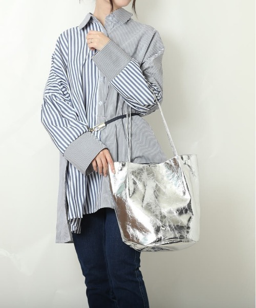 cache cache(カシュ カシュ)の「cachecache カシュカシュ クラシックメタリック肩入バケツトート(トートバッグ・レディース・ゴールド/シルバー系その他/シルバー・FREE)」の5枚目の写真