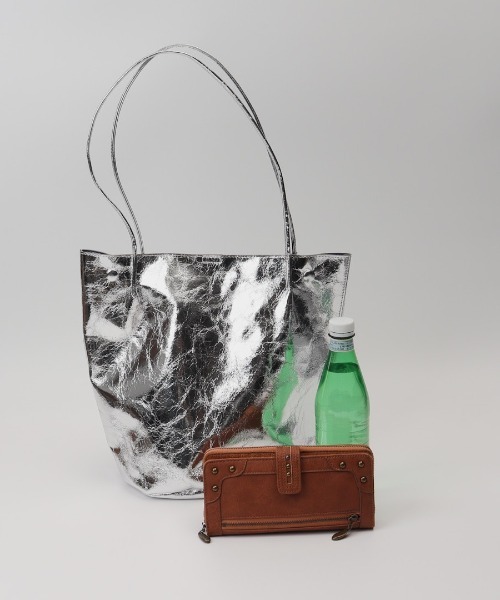 cache cache(カシュ カシュ)の「cachecache カシュカシュ クラシックメタリック肩入バケツトート(トートバッグ・レディース・ゴールド/シルバー系その他/シルバー・FREE)」の8枚目の写真