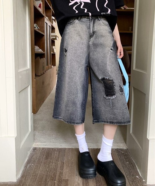 CANVAS+(キャンバスプラス)の「【CANVAS+】ダメージルーズストリートハーフパンツ(デニムパンツ・レディース・ブラック・LL/L/M/S)」の7枚目の写真