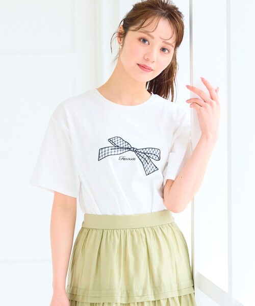 Feroux(フェルゥ)の「【洗える】リボン刺繍 Tシャツ(Tシャツ/カットソー・レディース・ホワイト系/ブラック系・F)」の1枚目の写真