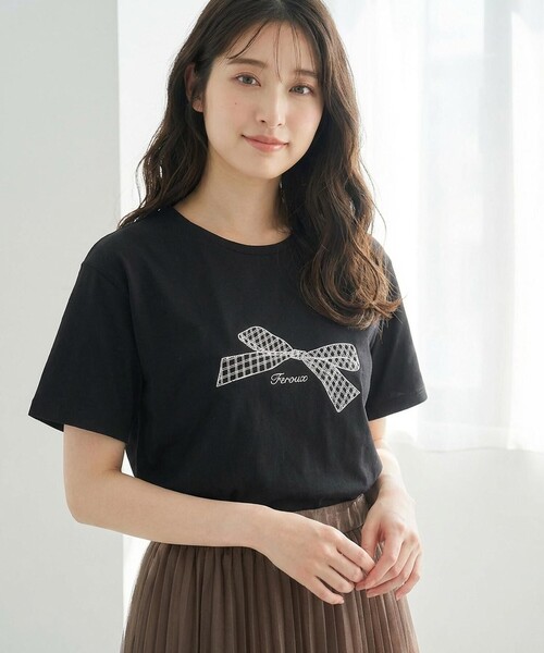 Feroux(フェルゥ)の「【洗える】リボン刺繍 Tシャツ(Tシャツ/カットソー・レディース・ホワイト系/ブラック系・F)」の2枚目の写真
