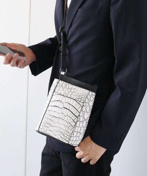 sankyo shokai(サンキョウショウカイ)の「クロコダイル スマホショルダー マット加工(ショルダーバッグ・メンズ・ブラック/ホワイト/ネイビー・FREE)」の2枚目の写真